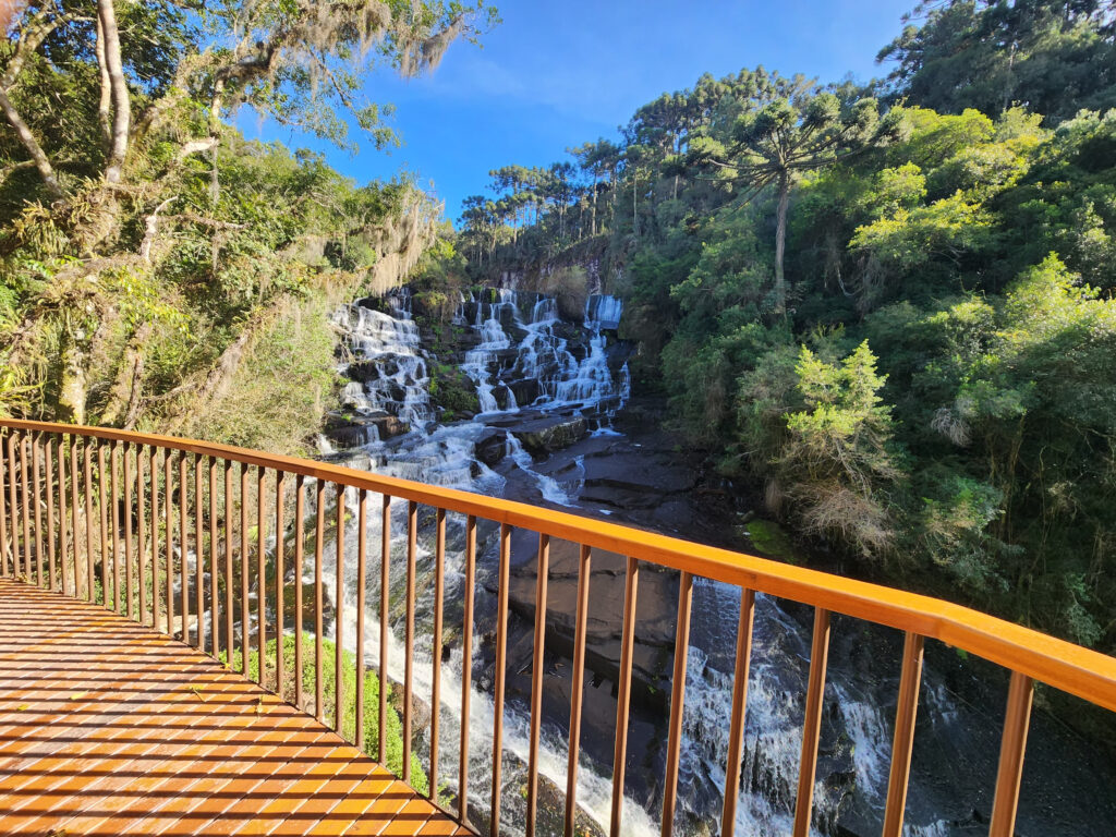 Deck da Cascata do Moinho, no Parque do Caracol, em Canela.